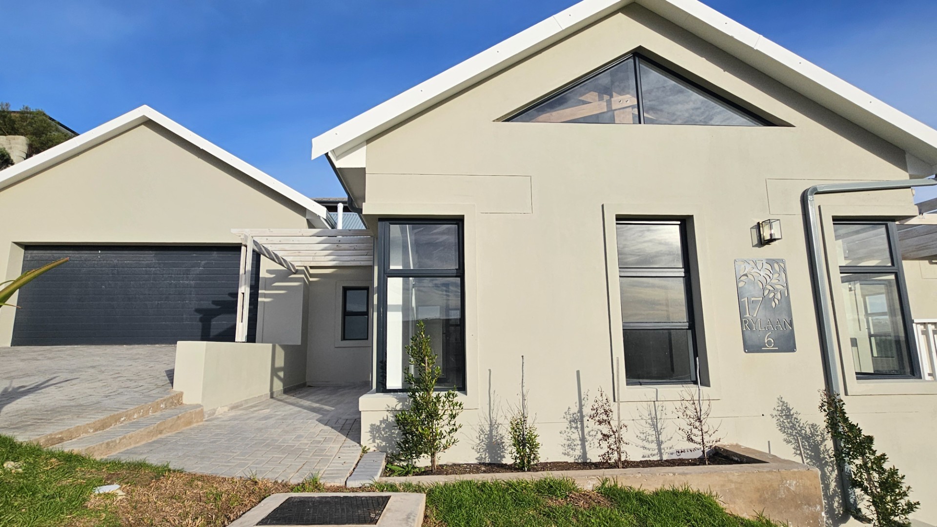 House For Sale in Seemeeu Park, Mossel Bay