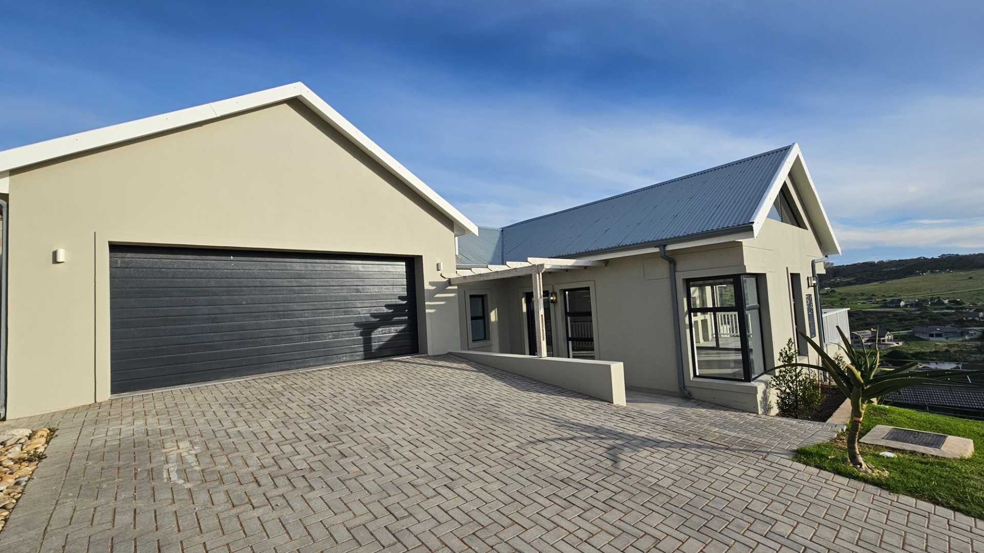 House For Sale in Seemeeu Park, Mossel Bay