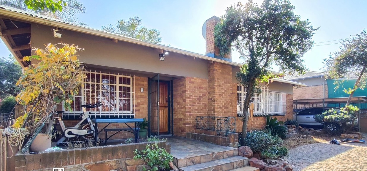 Spacious 4-Bedroom Family Home with Pool | Prime Location