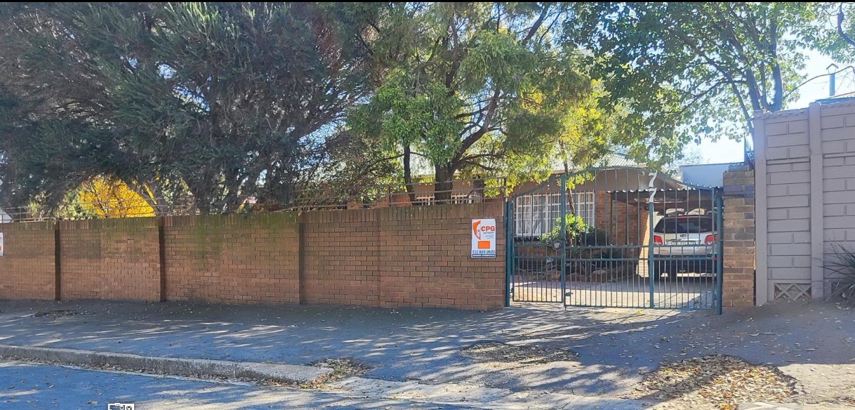 Spacious 4-Bedroom Family Home with Pool | Prime Location
