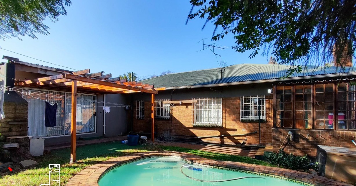 Spacious 4-Bedroom Family Home with Pool | Prime Location
