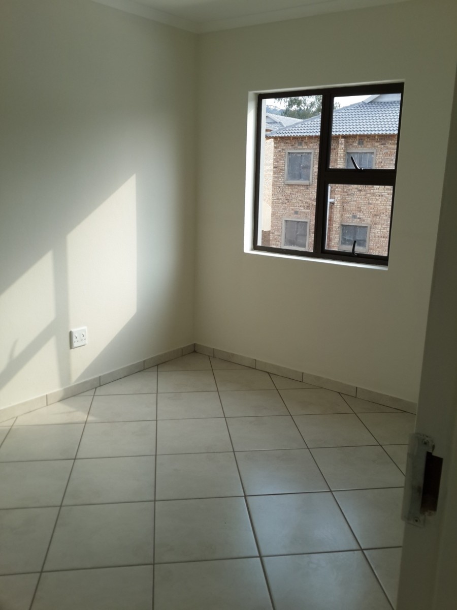 Modern, Stylish and Move In Ready Apartment with Built In Braai