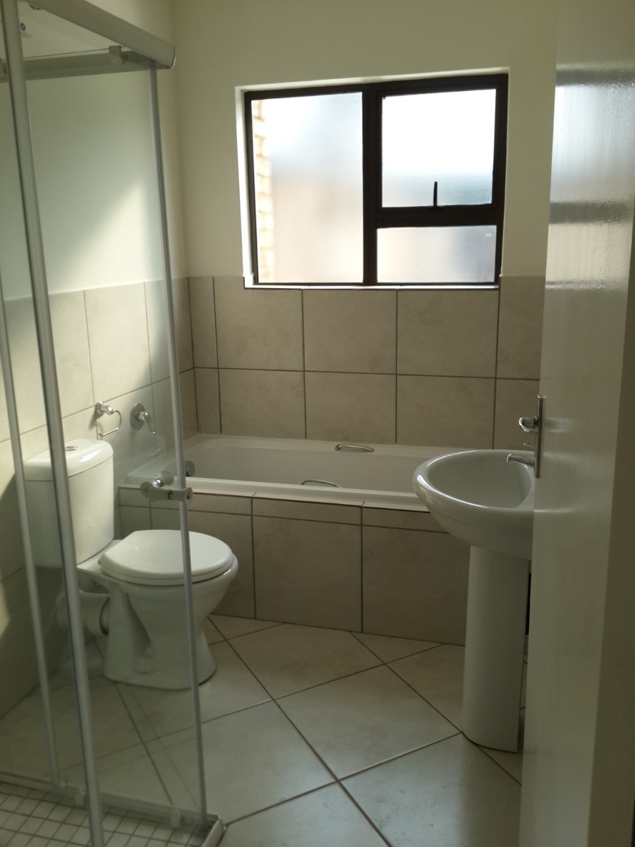 Modern, Stylish and Move In Ready Apartment with Built In Braai