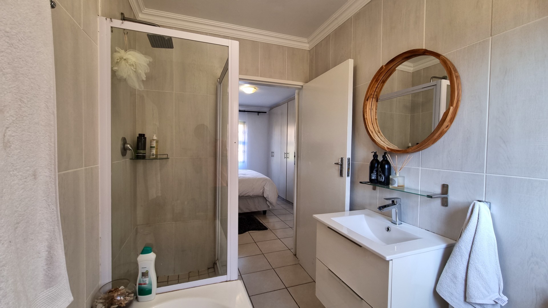 Modern 3-Bedroom Ground Floor Apartment in a Prime Location Witfield
