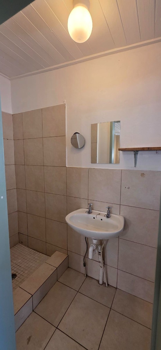 Home for sale with 2 flatlets