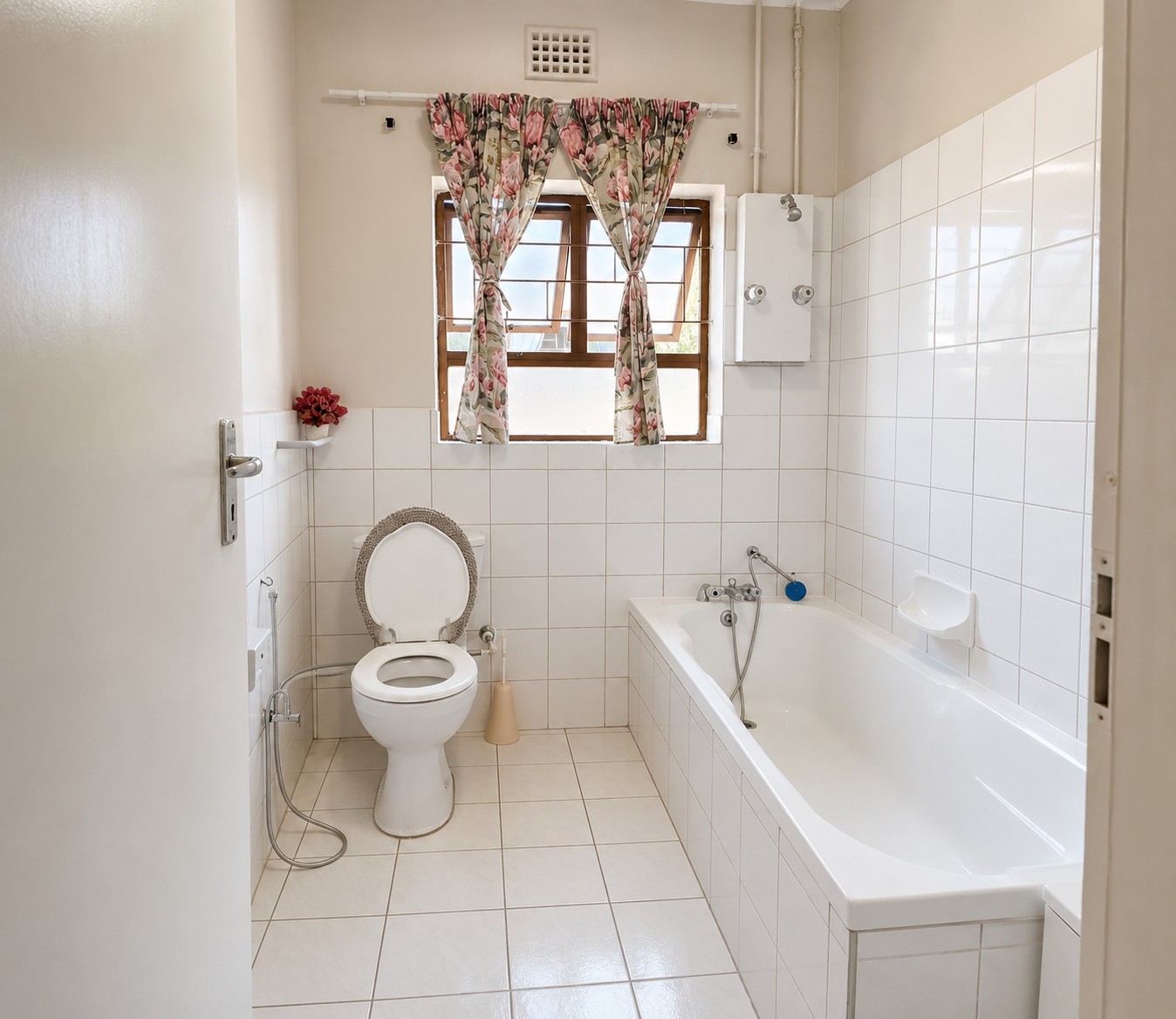 Home for sale with 2 flatlets