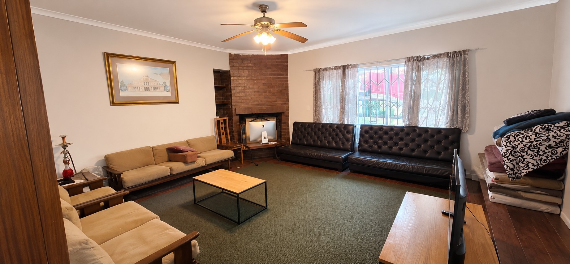 Home for sale with 2 flatlets