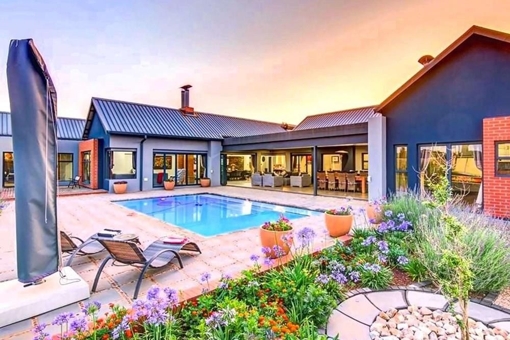 Three in One For Sale in Dunblane Lifestyle and Equestrian Estate, Kempton Park