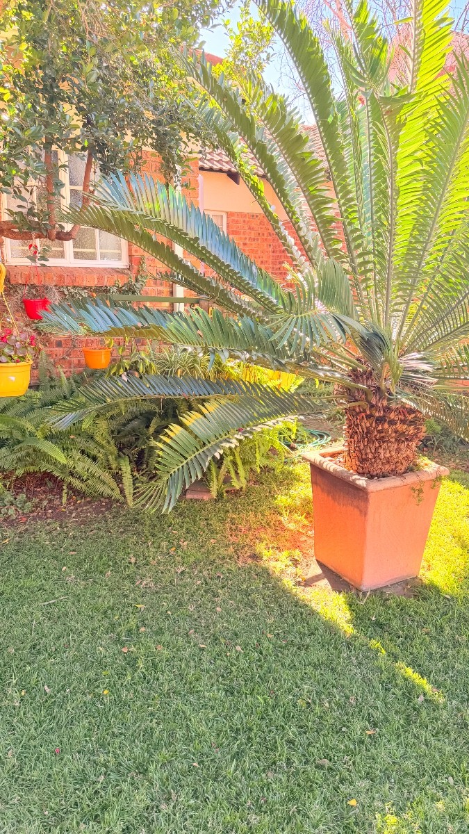 Townhouse For Sale in Schuinshoogte, Newcastle, KwaZulu Natal