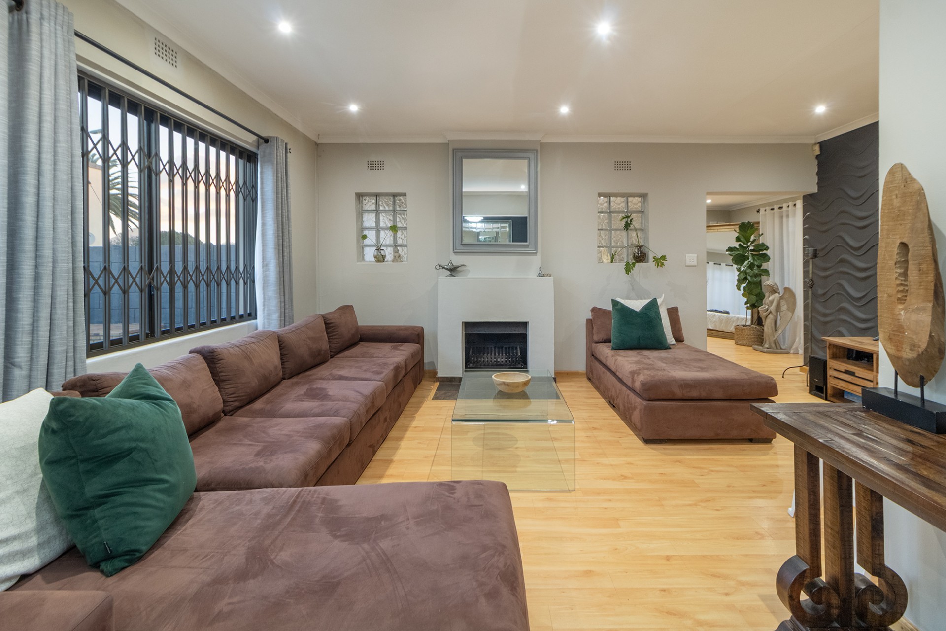 Exceptional 5 Bedroom Family Home with integrated Flatlet, Pool and Extensive Entertainment Areas