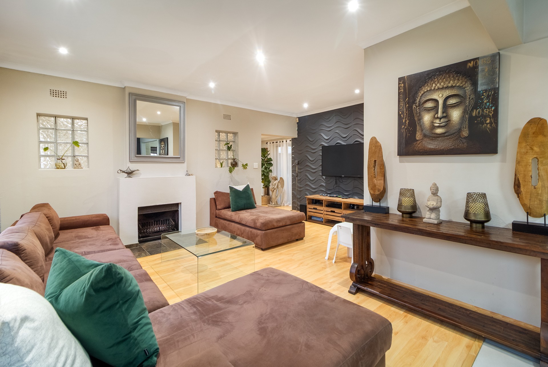 Exceptional 5 Bedroom Family Home with integrated Flatlet, Pool and Extensive Entertainment Areas