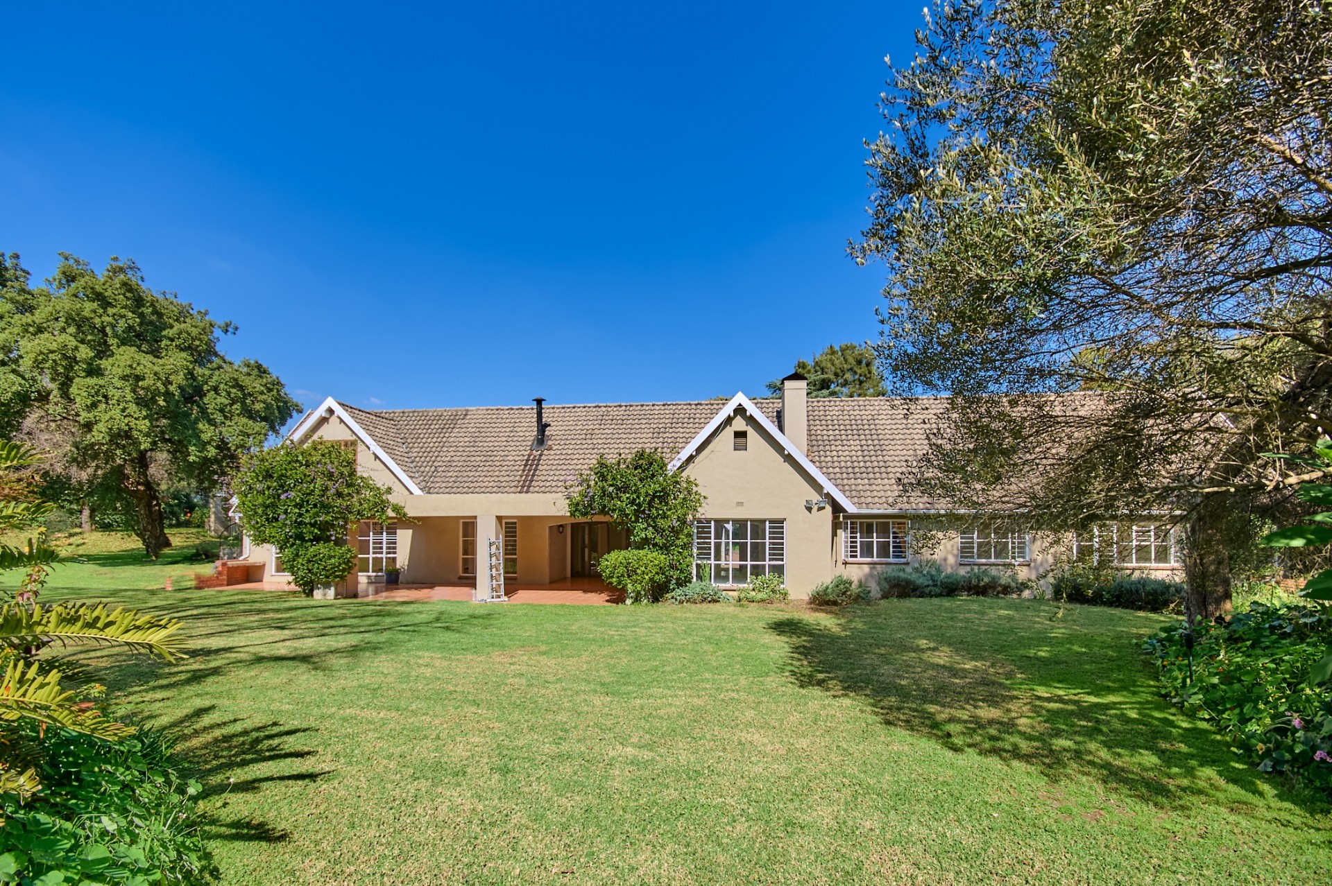 Luxury Family Residence in Prestigious Bryanston for Rental