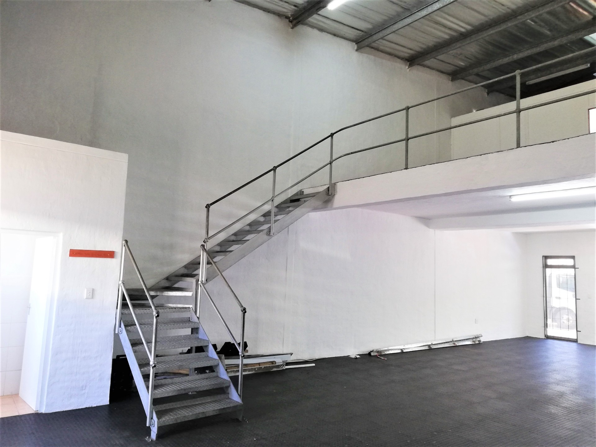Retail Showroom To Let in Ballito Business Park