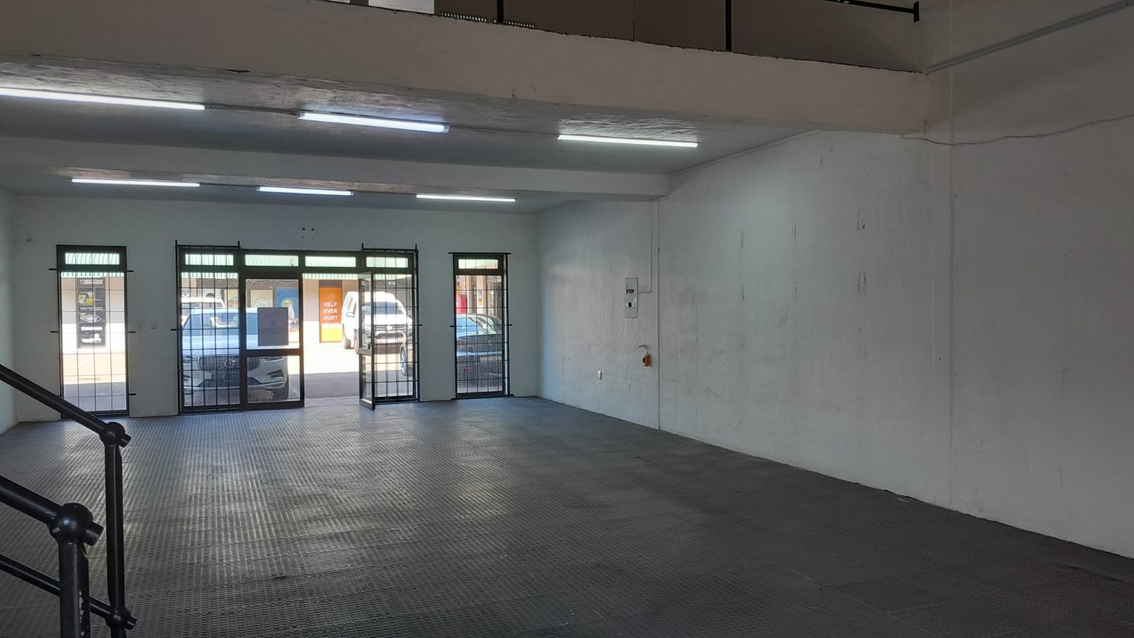 Retail Showroom To Let in Ballito Business Park
