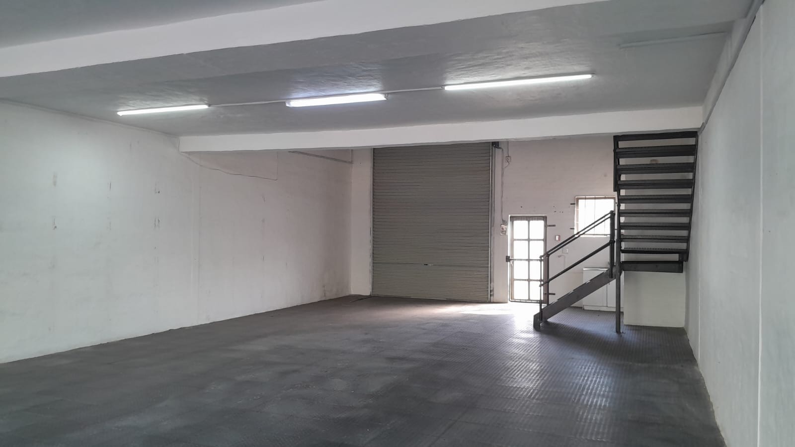 Retail Showroom To Let in Ballito Business Park