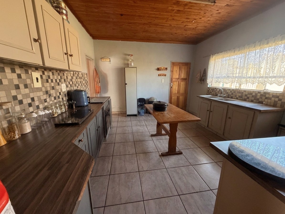 4 Bedroom Family Home plus 1 Bedroom Flatlet