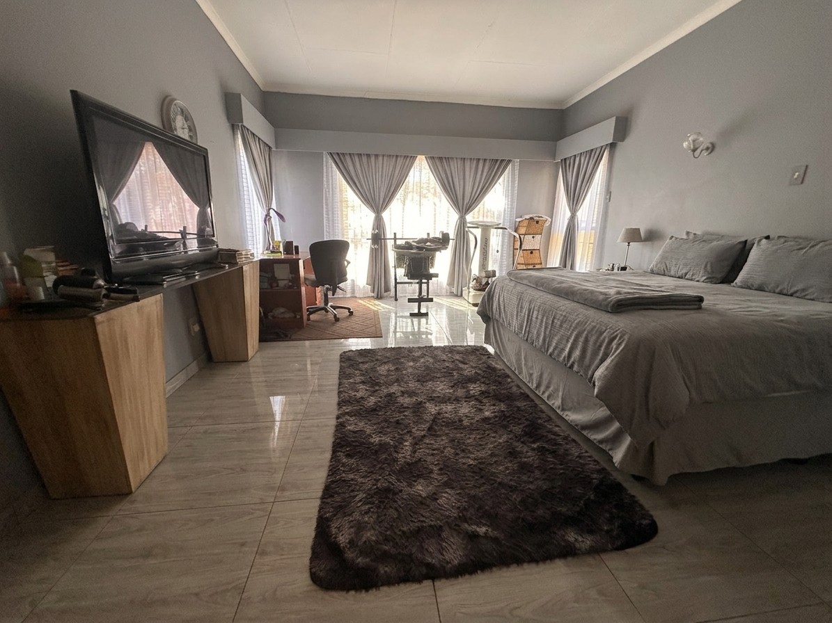 4 Bedroom Family Home plus 1 Bedroom Flatlet