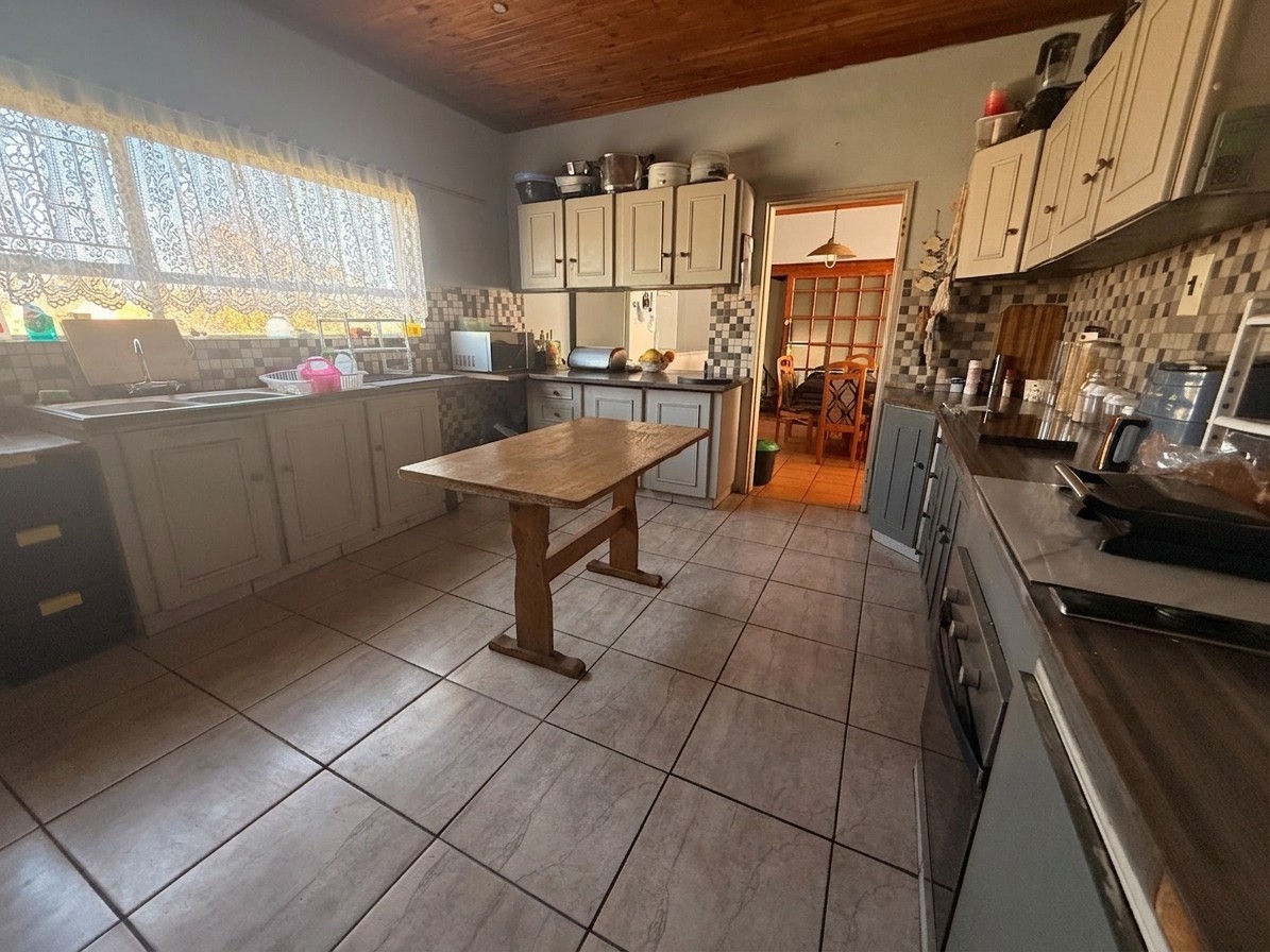 4 Bedroom Family Home plus 1 Bedroom Flatlet