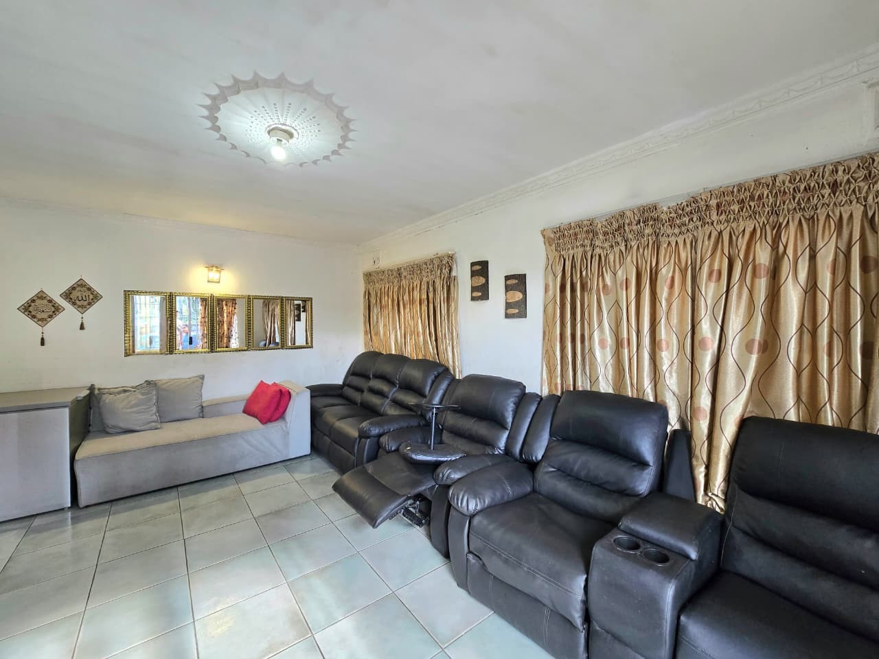 House For Sale in Shallcross, Chatsworth, KwaZulu Natal