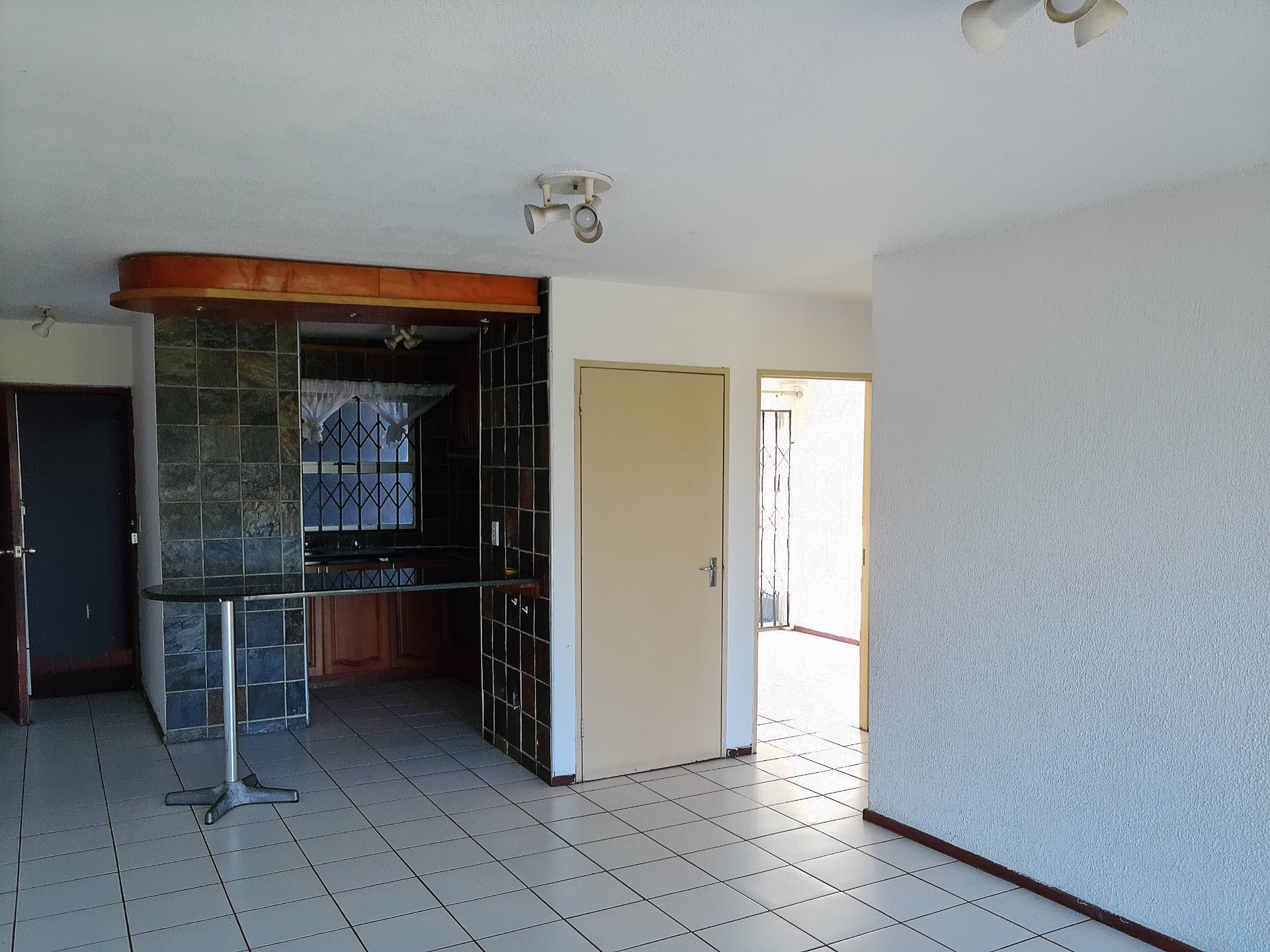 Complex To Rent in Meer En See, Richards Bay, KwaZulu Natal