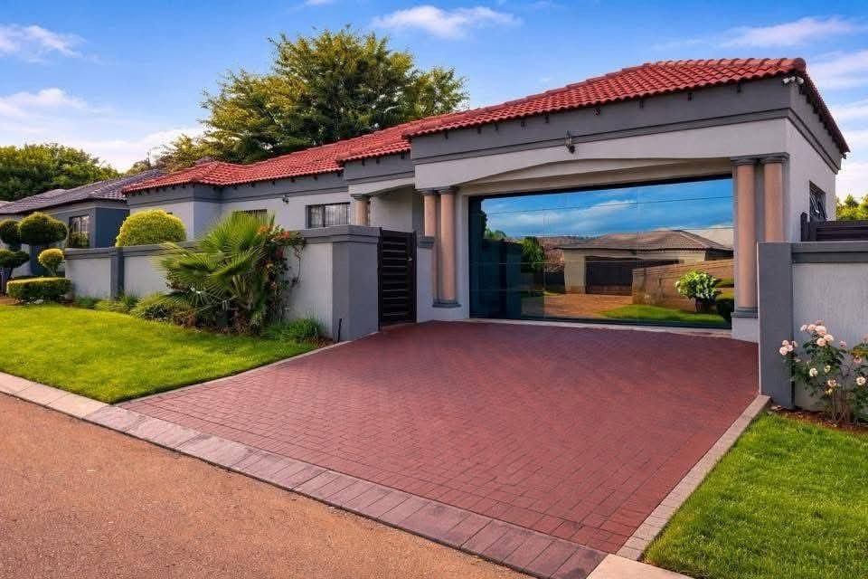 Spacious 4-Bedroom Family Home To Rent in Amandasig, Akasia
