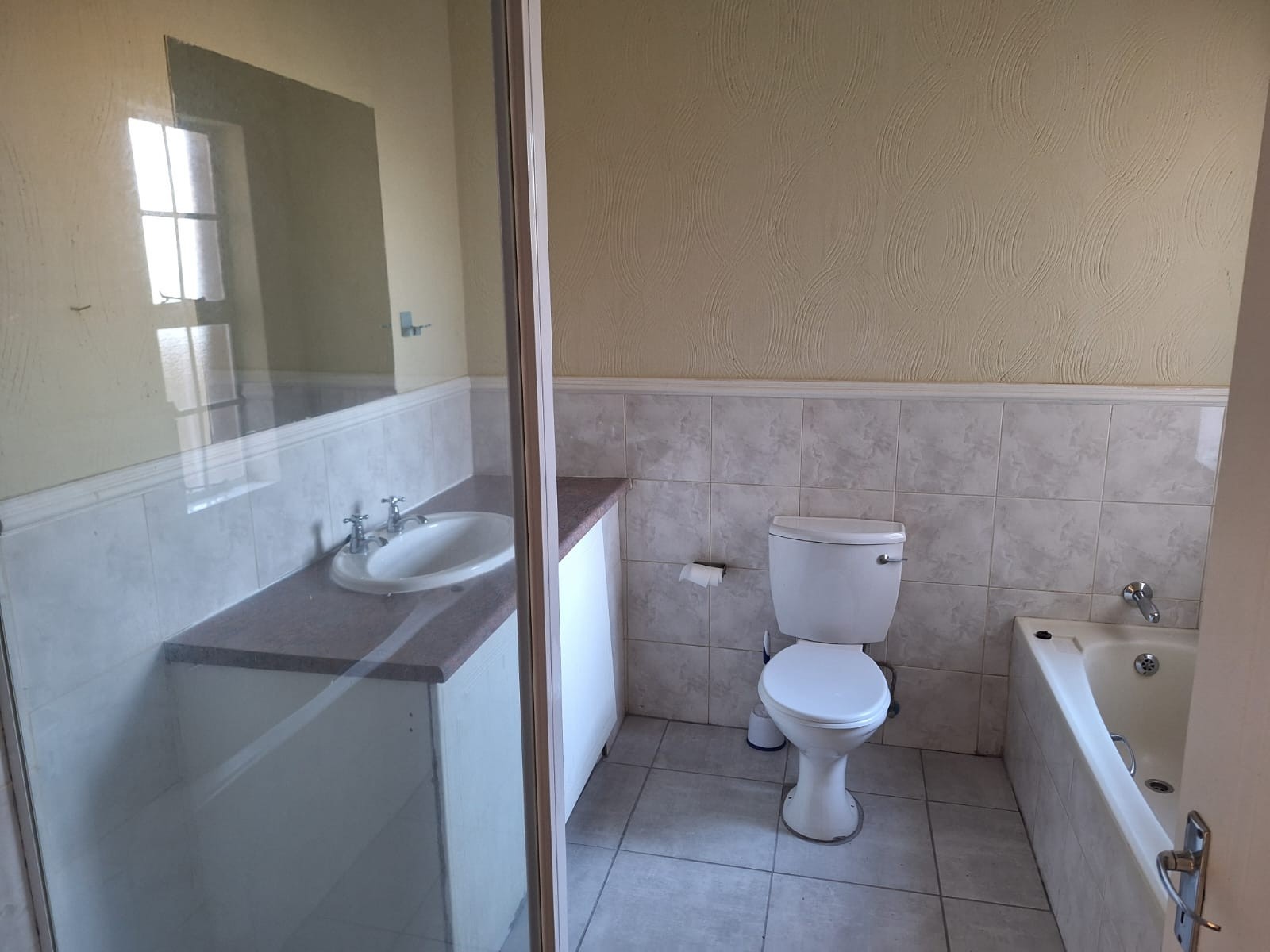 Spacious 2 Bed 1 bath