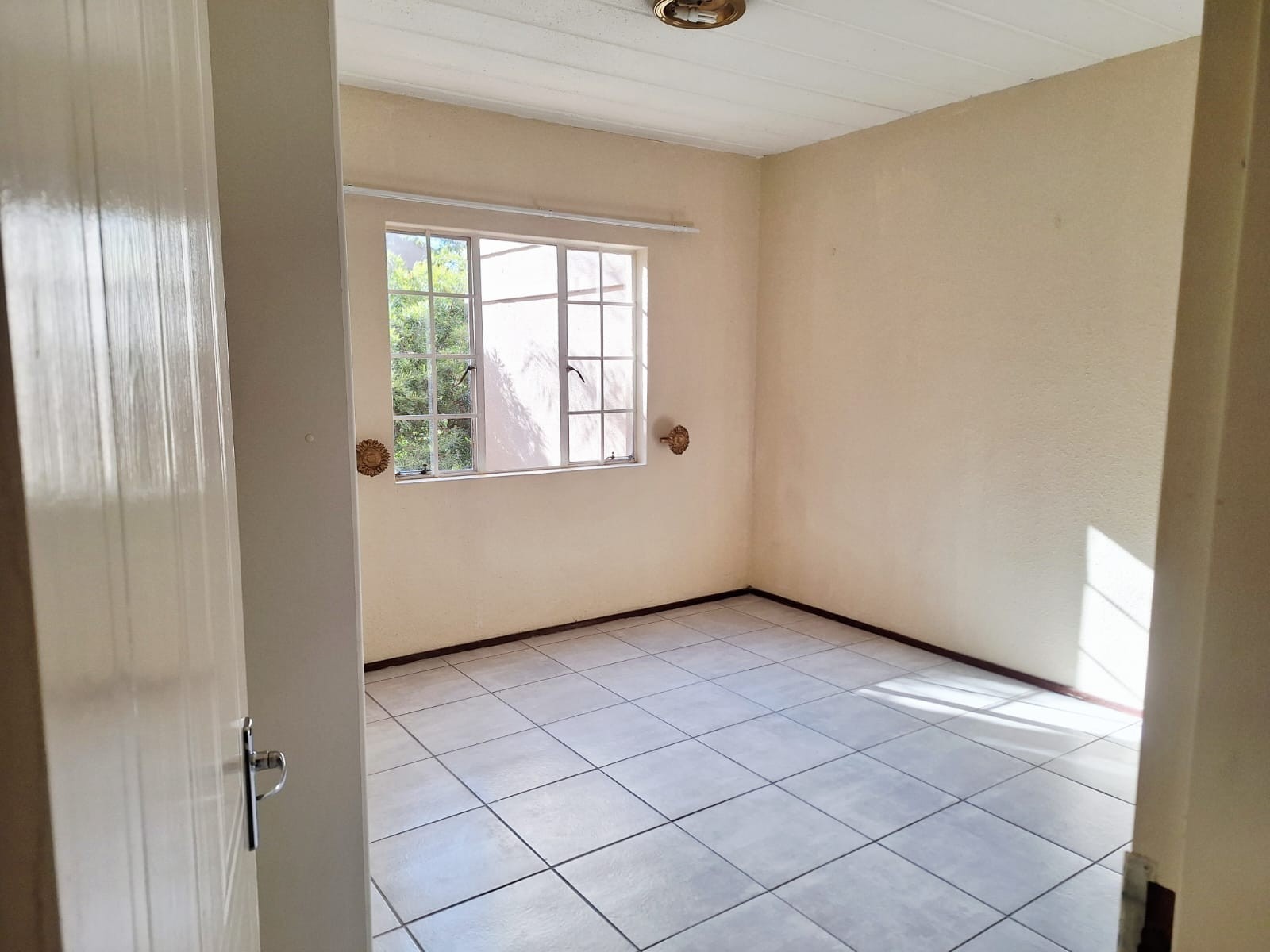 Spacious 2 Bed 1 bath