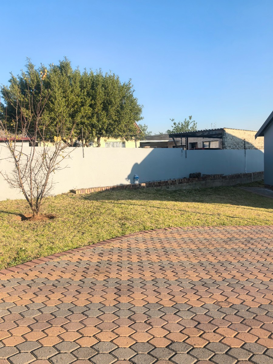 House For Sale in Middelburg Nazaret Sam Rose Valley