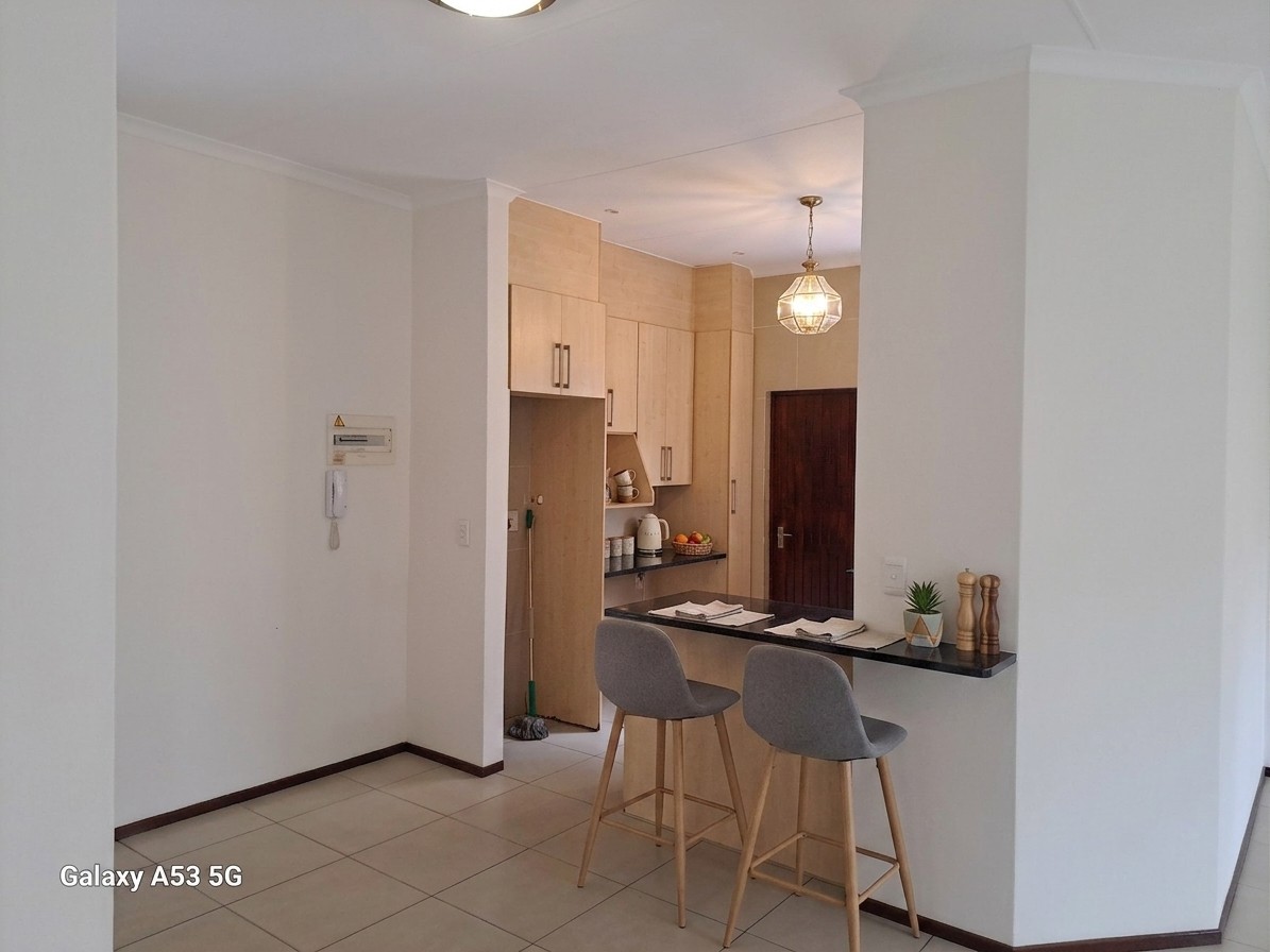 3 BEDROOMS 2 BATHROOMS.