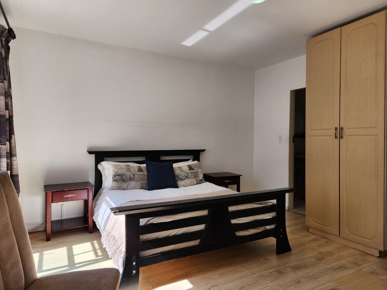 Apartment To Rent in Waverley, Johannesburg