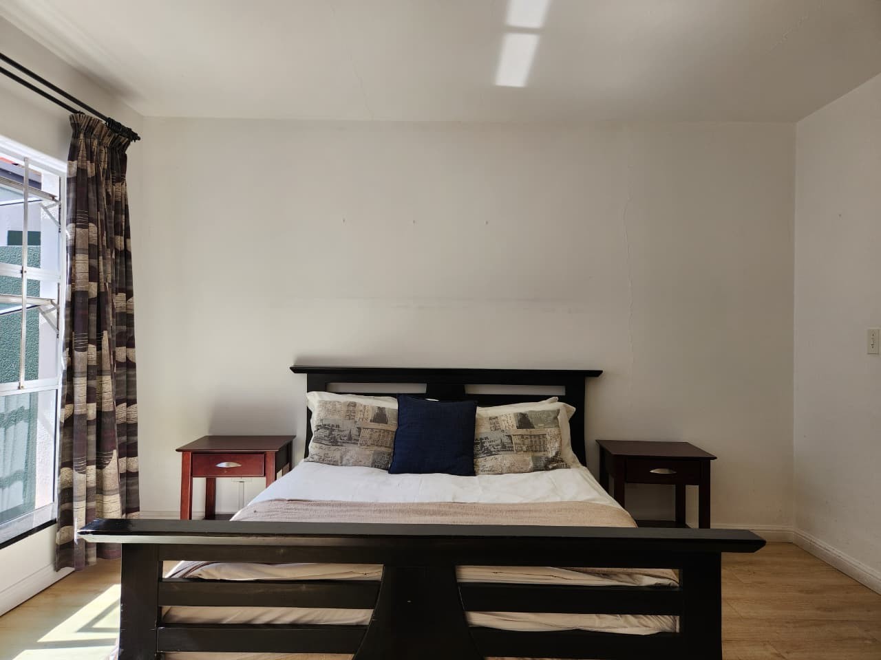 Apartment To Rent in Waverley, Johannesburg