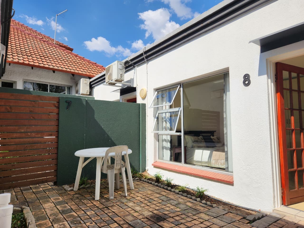 Apartment To Rent in Waverley, Johannesburg