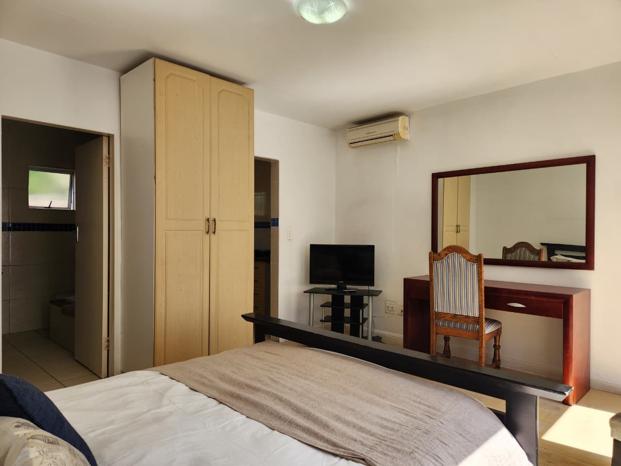 Apartment To Rent in Waverley, Johannesburg