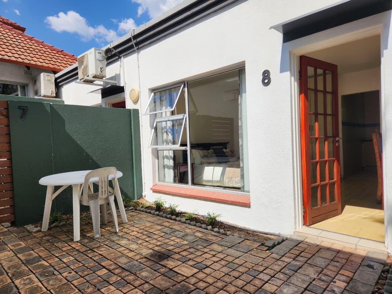 Apartment To Rent in Waverley, Johannesburg