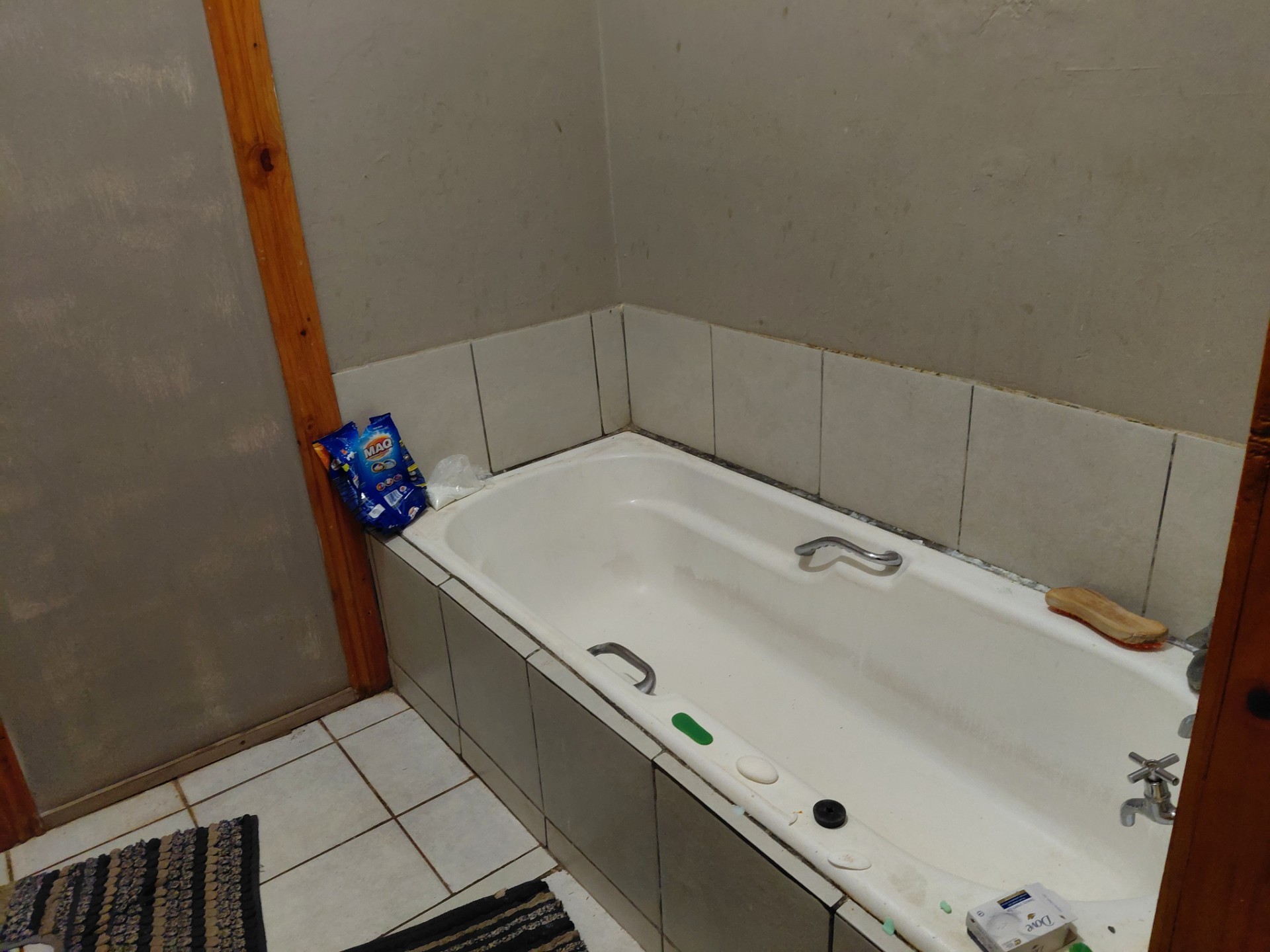 House For Sale in Roodepoort North, Roodepoort