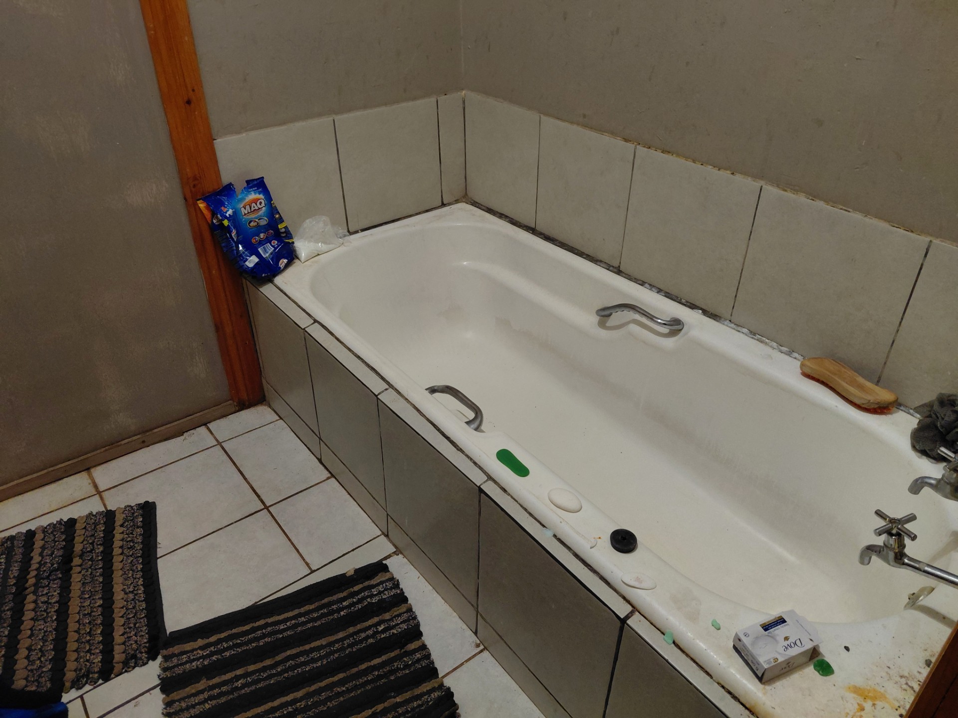 House For Sale in Roodepoort North, Roodepoort