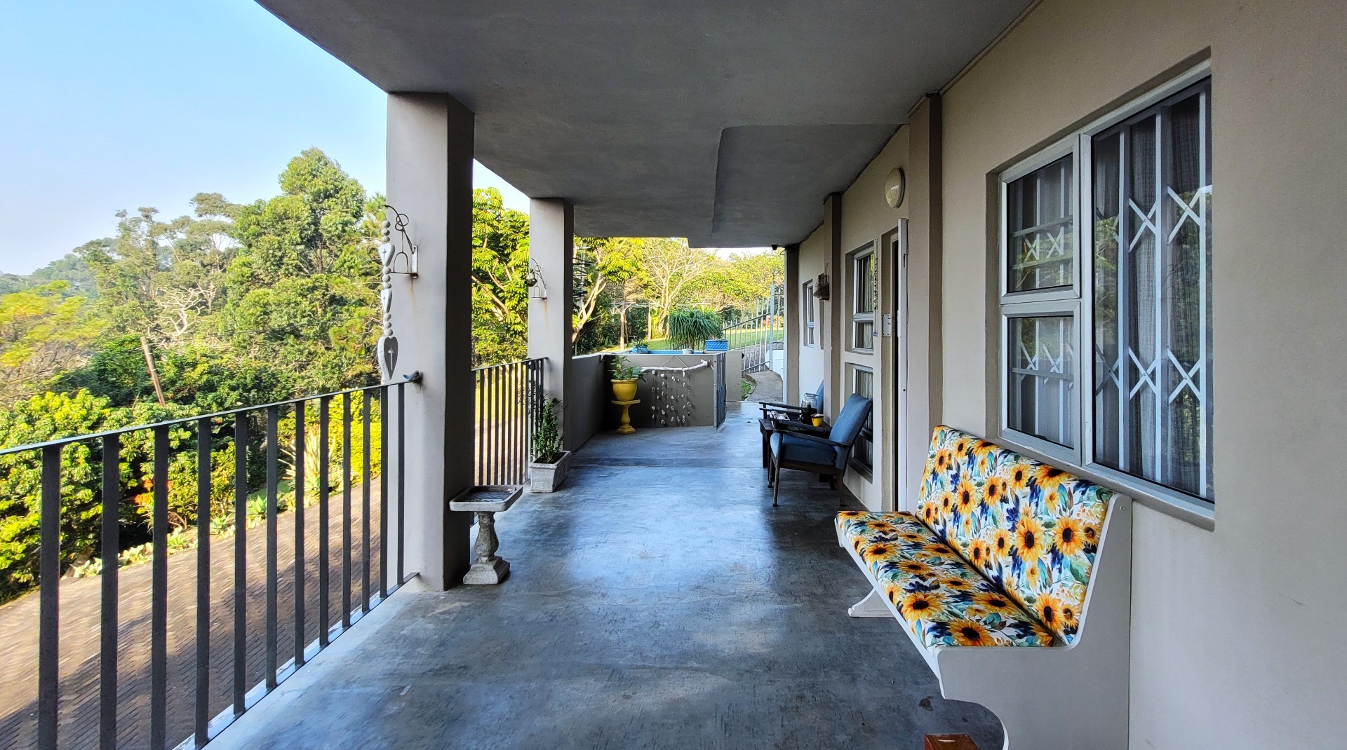 "8 Bedroom Coastal Home with 3 Flats, Borehole and Spectacular Sea Views"