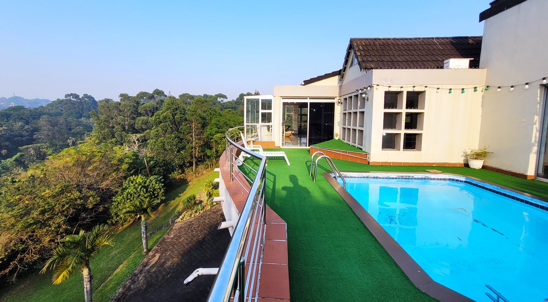 "8 Bedroom Coastal Home with 3 Flats, Borehole and Spectacular Sea Views"