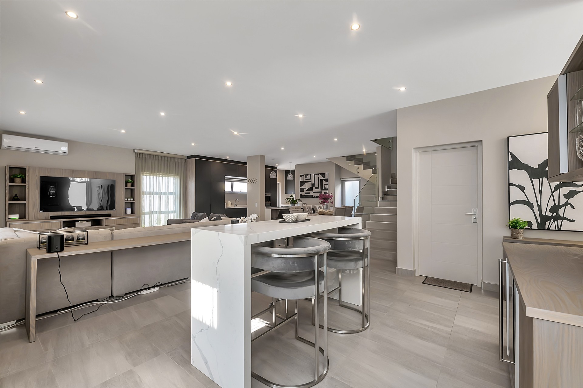 Luxury Fully Furnished 3-Bedroom 3,5 Bath Home