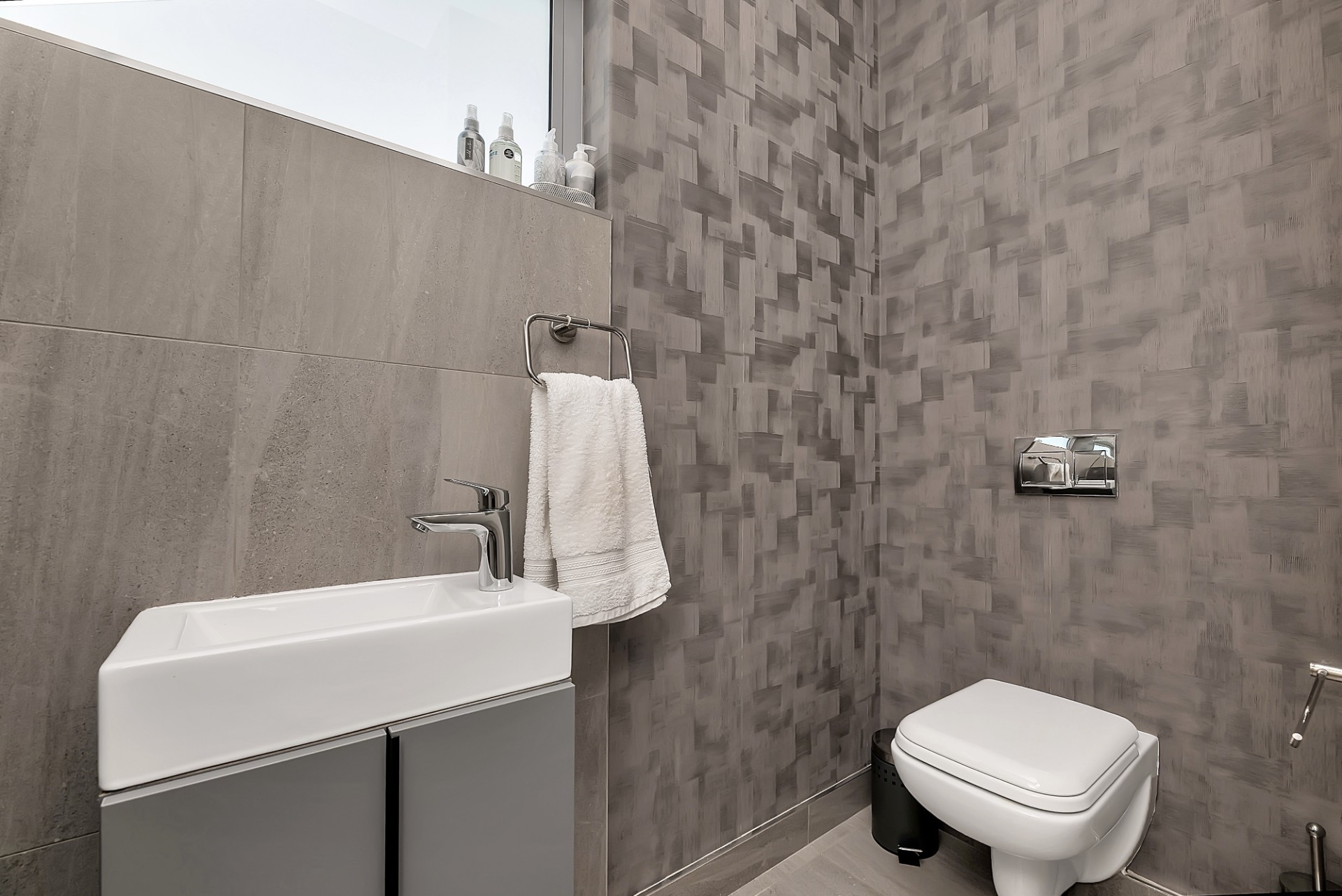 Luxury Fully Furnished 3-Bedroom 3,5 Bath Home