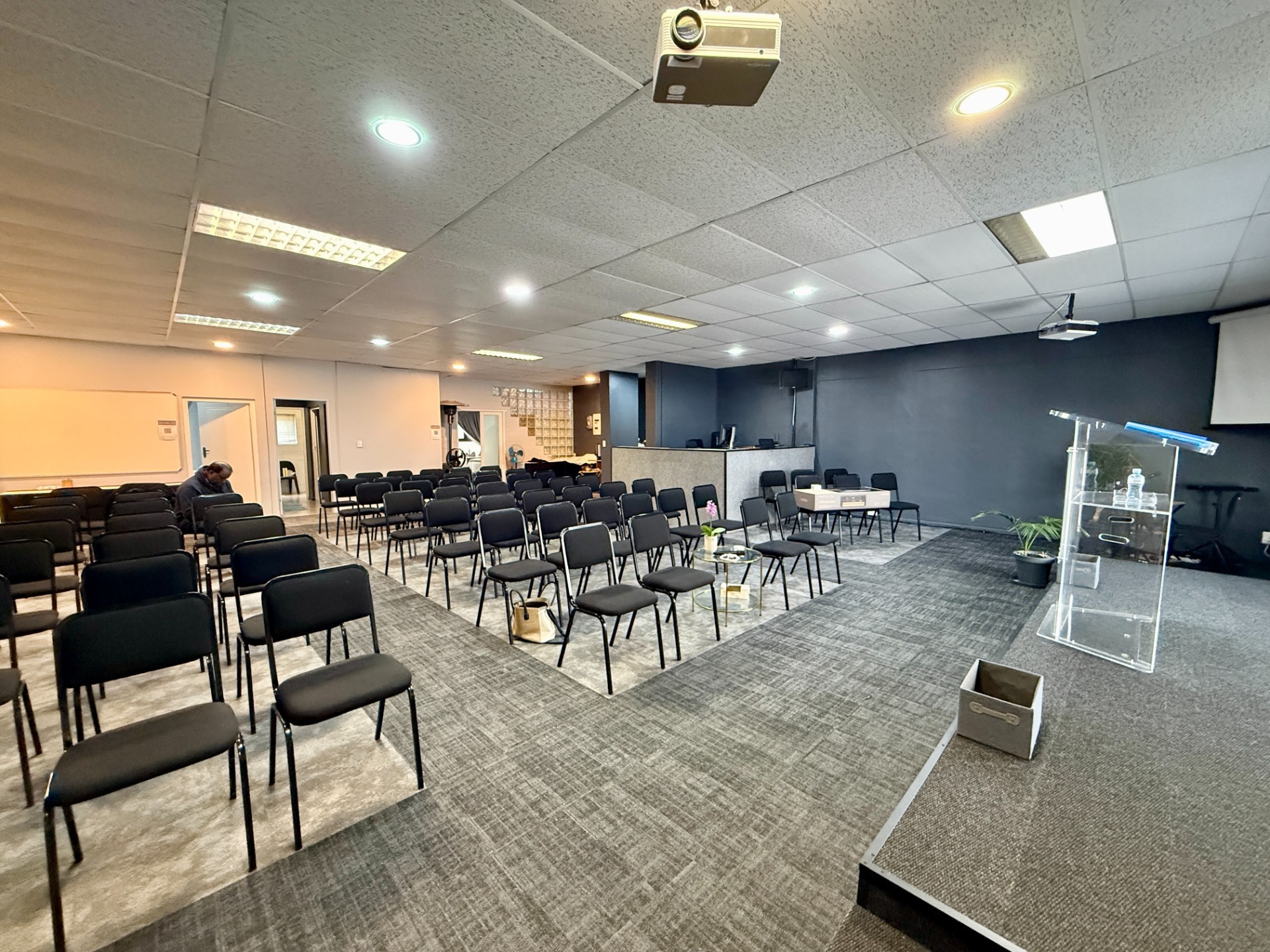 Versatile 252m² Commercial Space in Prime Location