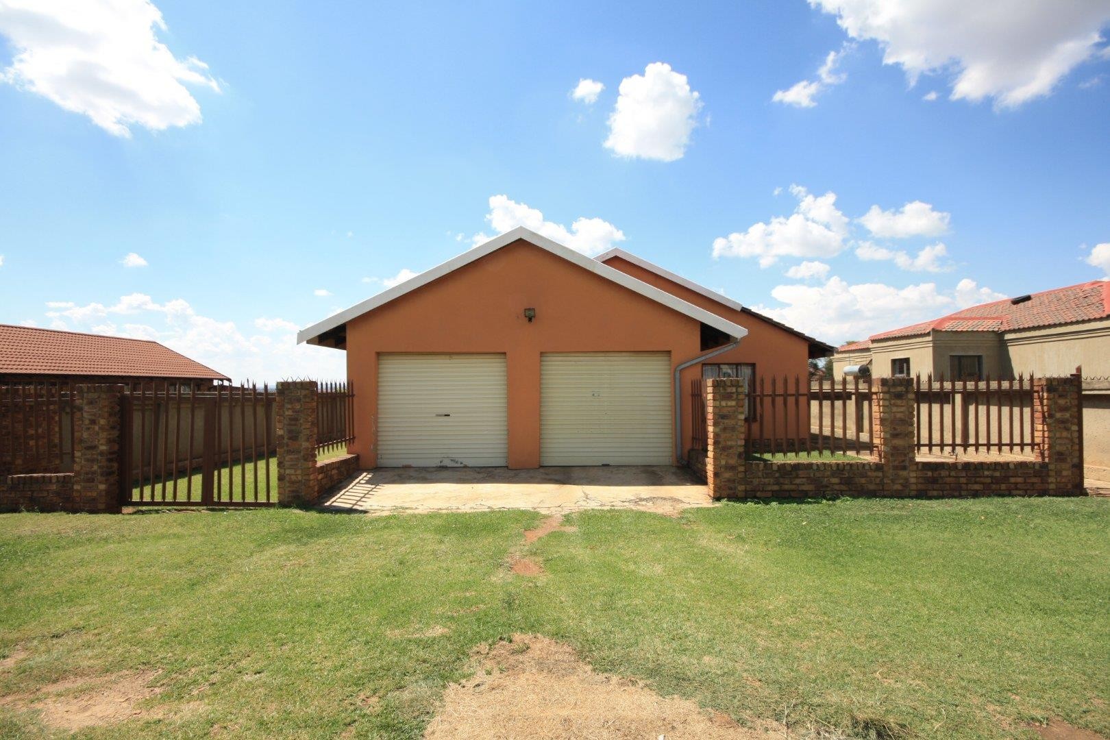 Family home in desirable area!