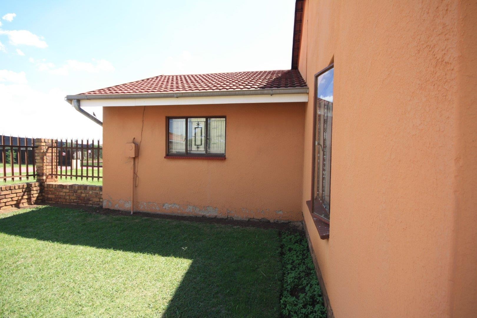 Family home in desirable area!
