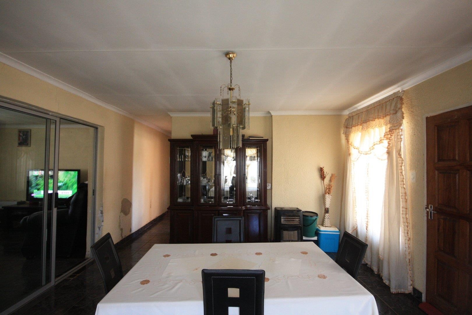 Family home in desirable area!
