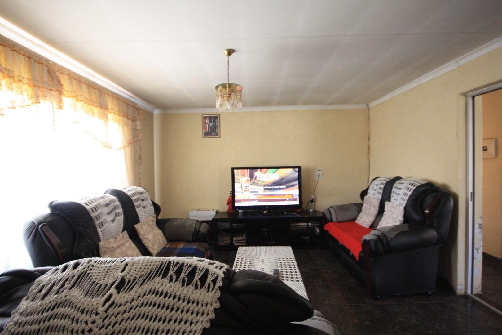 Family home in desirable area!