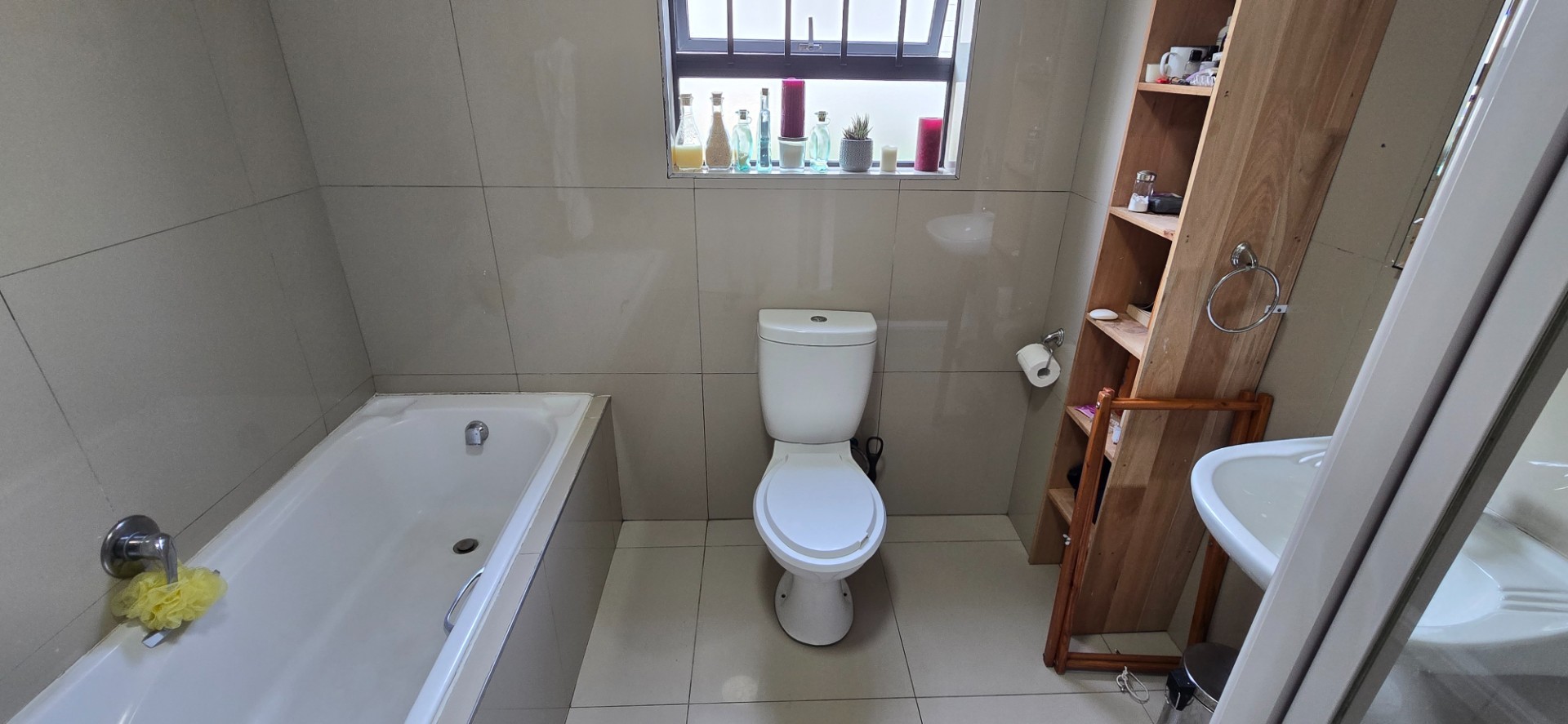 Apartment For Sale in Gordons Bay Central, Gordons Bay