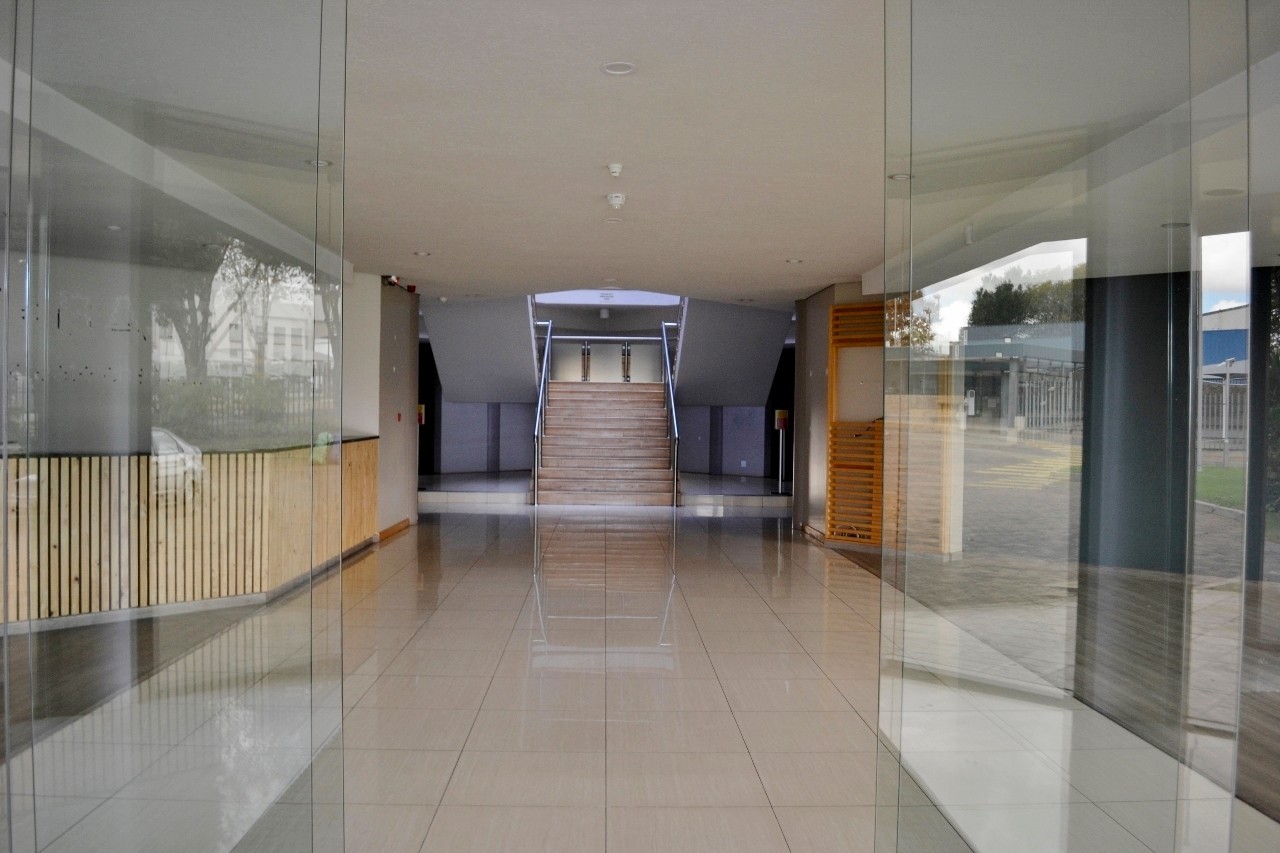 WORLD CLASS FACILITY, OPPORTUNITY FOR BIG CORPORATE TO MOVE INTO EXCELLENCE, SET UP LOTS OF EXISTING