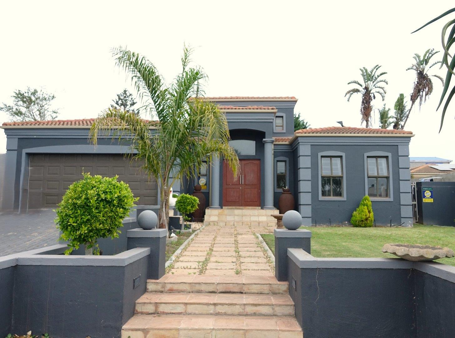 House For Sale in Bluewater Bay, Saldanha