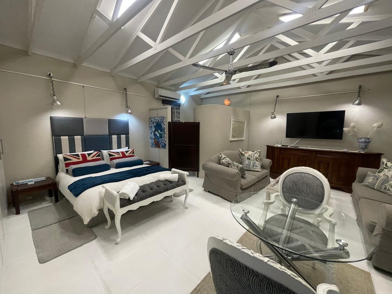 Fully Furnished, Cottage To Rent in White River Country Estate