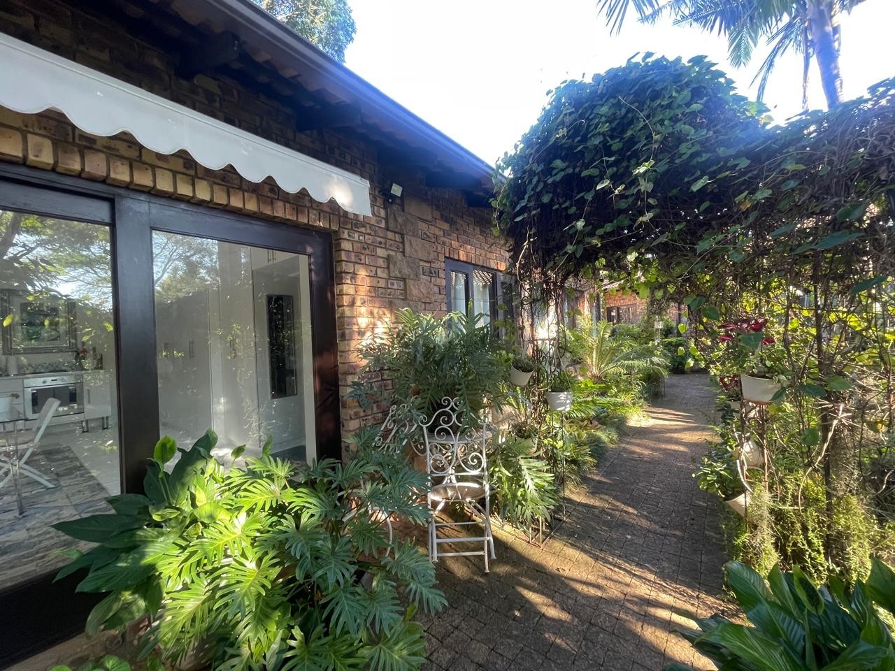 Fully Furnished, Cottage To Rent in White River Country Estate